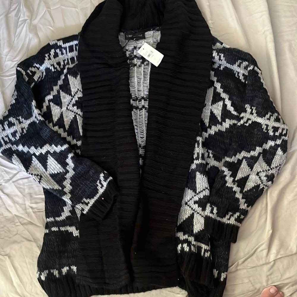 Lane Bryant thick sweater, black and cream. Mid length, nwt, size l8/2.